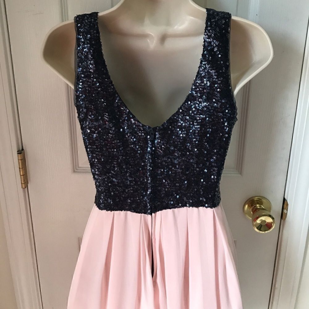 Beautiful pleated sequin dress - Picture 4 of 5